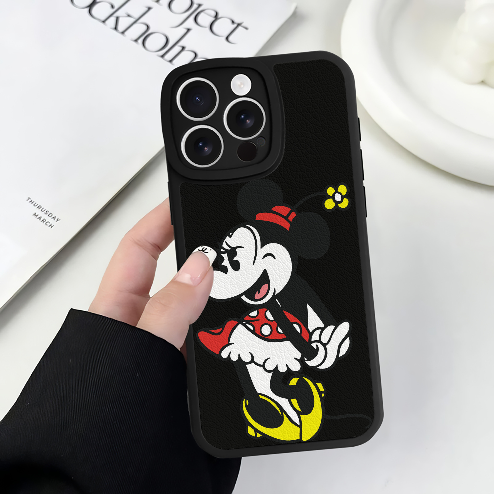 （画像用） ミッキーマウス Mickey Mouse 【iPhone 16シリーズ対応】シリコンスマホケース（レザー調） 材質：シリコン